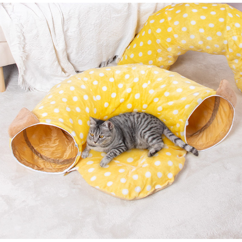 Cama túnel de pelúcia para gatos com tapete central
        